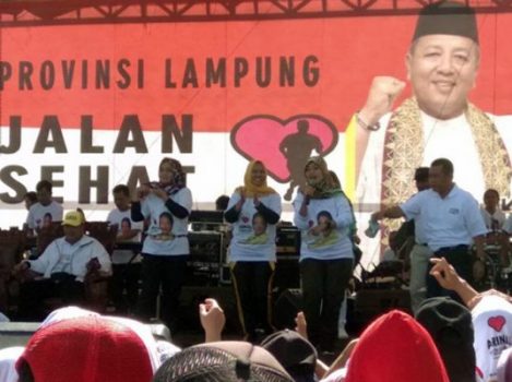 Jalan Sehat dan Sosialisasi, Arinal dan Nunik Sapa Warga Pesisir Barat