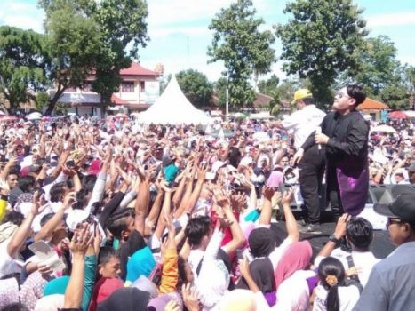 Ribuan Peserta Jalan Sehat Arinal – Nunik Histeris Sambut Nassar KDI