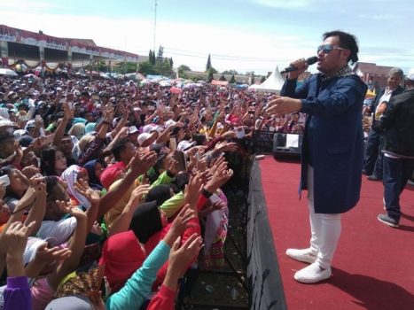 Nassar KDI Hipnotis Ribuan Peserta Jalan Sehat Arinal di Pringsewu