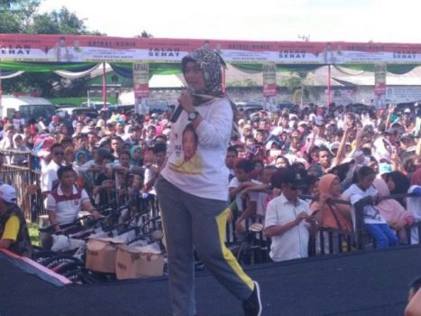 Nunik Menangis Saat Menyanyi Lagu Tanah Lado