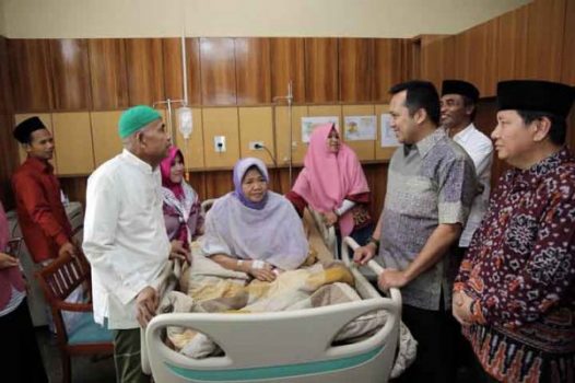 Gubernur Ridho Ficardo Jenguk Istri Rais Syuriah PWNU Lampung