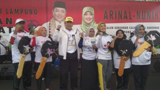 Jalan Sehat Bersama Arinal, Warga Sindang Pagar Raih Hadiah Umrah