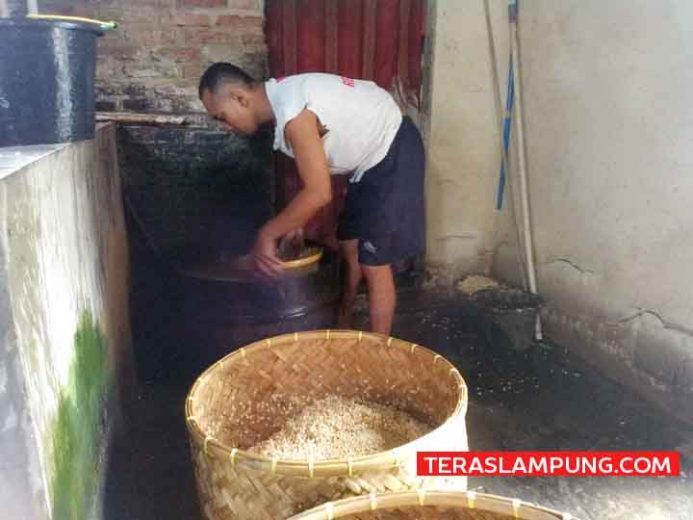 Disebut Sebagai Pekerjaan Seni, Inilah Proses Pembuatan Tempe Mbah Tug