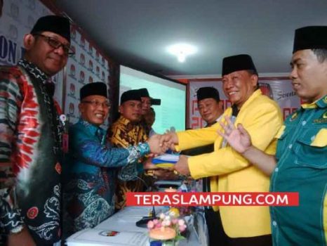 Aprozi Alam – Ice Suryana Daftar sebagai Cabup-Cawabup di KPU Lampura
