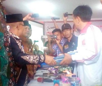 Daftar di KPU Lampura, Pemeriksaan Berkas Agung-Budi Utomo Hingga Dua Jam