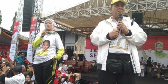 Arinal dan Nunik Pandu Puluhan Ribu Warga Lampura Bershalawat