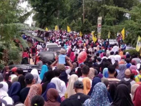 Puluhan Ribu Warga Lampura Antusias Ikut Jalan Sehat Bersama Arinal-Nunik