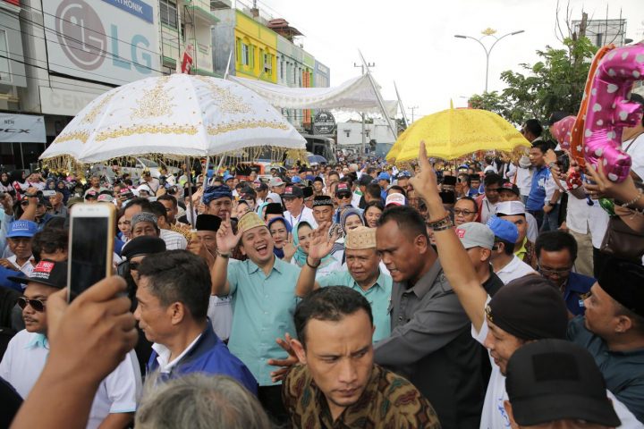 Pilgub Lampung, Ribuan Pendukung Antar Ridho-Bakhtiar Daftar di KPU