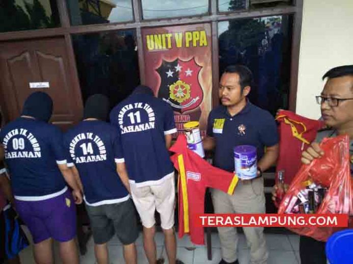 Curi Barang di Tempatnya Bekerja, Empat Karyawan Alfamart Ini Dibekuk Polisi