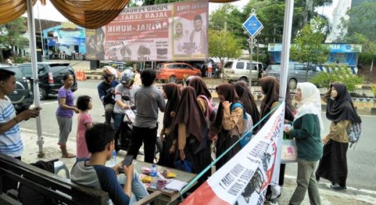 Ambil Kupon, Warga Lampura Serbu Posko Jalan Sehat Arinal-Nunik