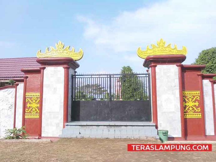 Keratuan Darah Putih, “Dalung Kuripan”, dan Persaudaraan Banten-Lampung