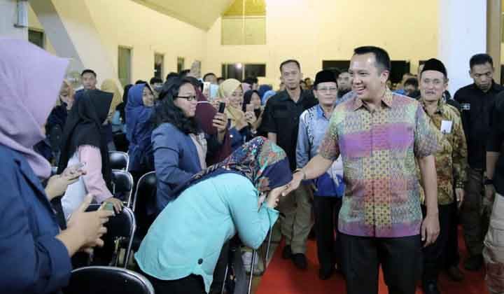 Gubernur Ridho akan Tambah Kuota Beasiswa Anak Petani di Polinela