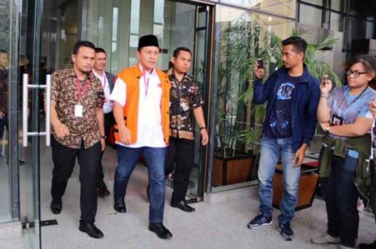 Mengenakan Pin Motif Hati Saat Diperiksa KPK, Ini Artinya Menurut Mustafa