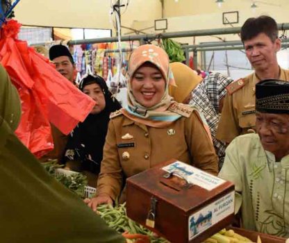 Bupati Chusnunia Chalim Resmikan Pasar Rakyat Rajabasa Lama