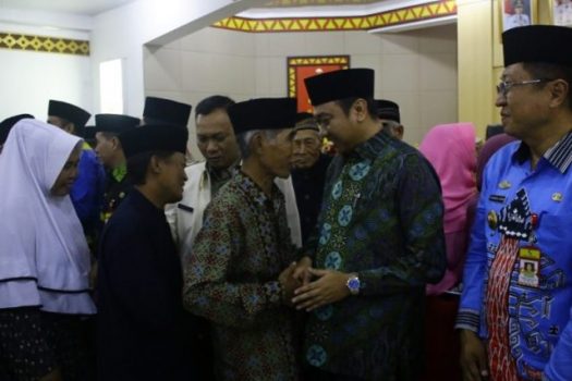 Bupati Agung Lepas Peserta Umrah dan Wisata Rohani