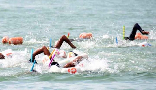 Atlet Renang dan Dayung Marinir Berlatih di Selat Sunda