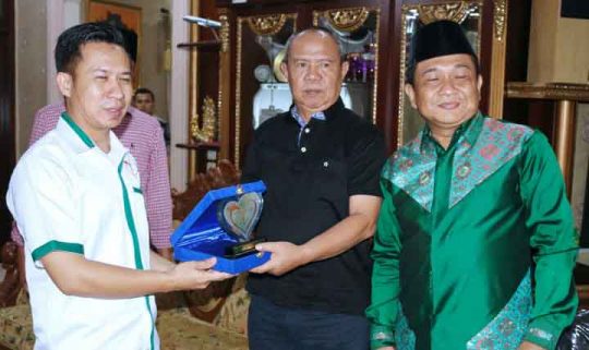 Wagub Bachtiar Basri Terima Penghargaan Tokoh Sosial Provinsi Lampung 2018