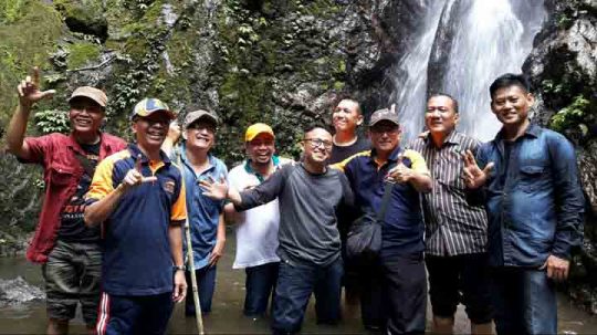Menikmati Musim Durian Berbonus Eksotisme Air Terjun Cikawat Tahura Wan Abdul Rachman