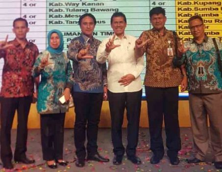 Wabup Tulangbawang Hadiri Penyerahan Laporan Evaluasi Akuntabilits Daerah