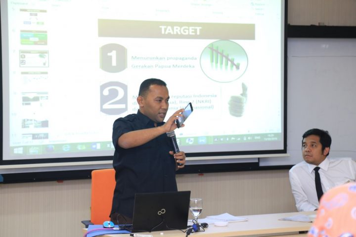 Sepuluh Tugas Diplomat di Internet dan Media Sosial