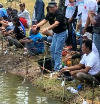 Kampanye, Bachtiar Basri Mancing Bersama Warga Lampung Utara