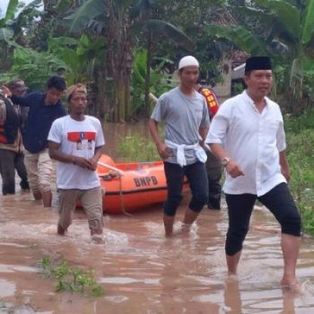 Banjir Lampung Utara, Cawabup M. Yusrizal Berikan Bantuan untuk Warga Kotaalam