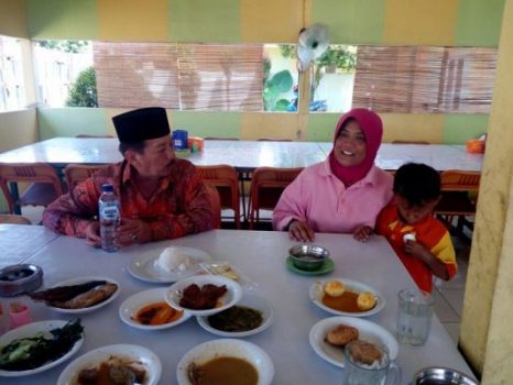 Herman HN Temui Pendukungnya di Rumah Makan di Bandar Mataram