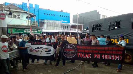 Kemenhub Ancam Bekukan Izin Taksi Online, YLKI Mendukung
