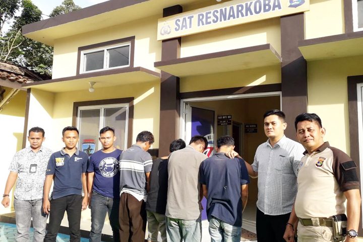 Gerebek Rumah Pengedar Narkoba, Polisi Sita 13, 32 Gram Sabu