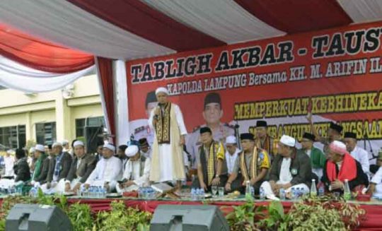 K.H. Arifin Ilham Sampaikan Tausyiah pada Tablig Akbar di Polda Lampung
