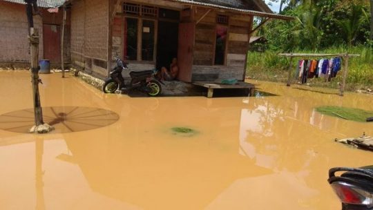 Hujan Deras Hingga Malam, Desa Pulau Pahawang Dilanda Banjir