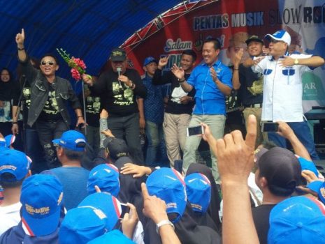 Bachtiar Basri Berkampanye di Lampura dengan Pentas Musik “Slow Rock”