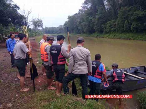 BPBD Lampura Uji Coba Dua Perahu Fiber Bantuan BNPB di Way Rarem