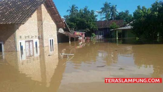 Ratusan Rumah di Lampura Terendam Banjir, Satu Rumah Hanyut Terbawa Arus