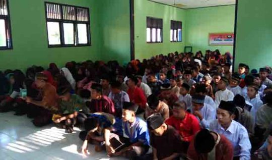 Jelang Ujian Nasional, Ratusan Pelajar SMPN 2 Kasui Doa Bersama
