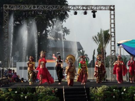 Sore Hingga Malam Ini, 600-an Penari Meriahkan Hari Tari Sedunia di Taman Gajah