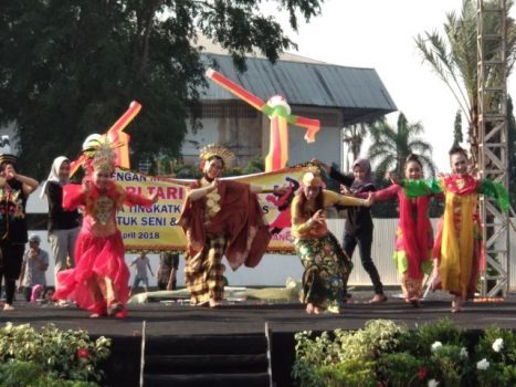 Hari Tari Sedunia, Ratusan Penari Bersemangat Menampilkan Aneka Tari Tradisional