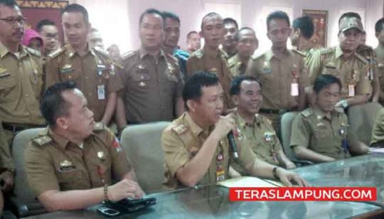 Dirolling Plt Bupati, Puluhan Pejabat Lampura Ngluruk ke Kantor Pemkab