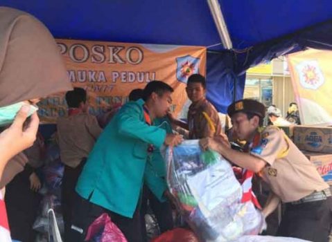 Pramuka Distribusikan Bantuan untuk Korban Kebakaran Taman Kota