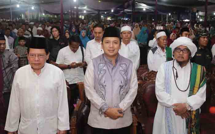K.H. Achmad Muzaki dan Ridho Ficardo Gelar Zikir Akbar Bersama Ribuan Santri