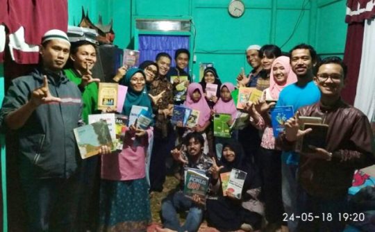 Ramadhan, Pegiat Literasi Padang Panjang Berbagi Buku dan Takjil