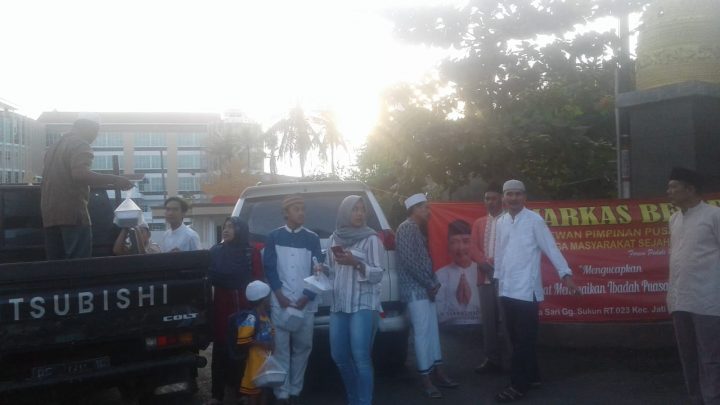 LMS Lampung Bagikan Ratusan Nasi Kotak di Sekitar RS Airan Way Huwi