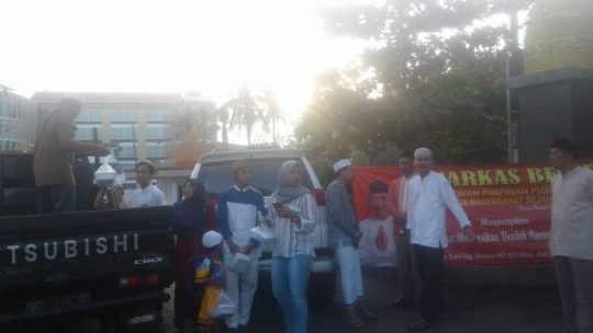 LMS Lampung Bagikan Ratusan Nasi Kotak di Sekitar RS Airan Way Huwi