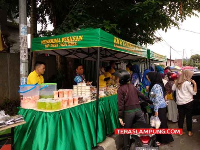 Berkah Ramadhan, Pedagang Dadakan Padati Jalan Dr. Susilo Bandarlampung