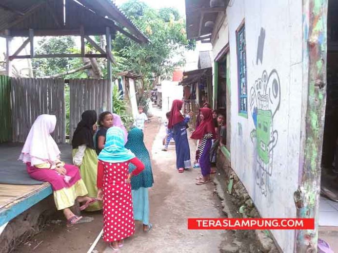 Deki Afrizal Ubah Anak-Anak Putus Sekolah dan Tukang Mabuk Lem Jadi Gemar Baca Buku