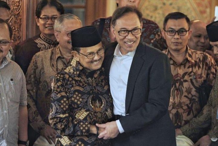 Keluar dari Penjara, Mantan Wakil PM Malaysia Anwar Ibrahim Berkunjung ke Indonesia