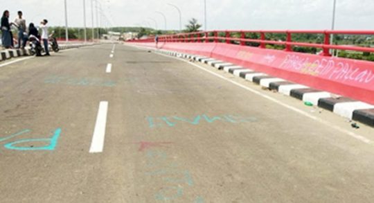 Belum Diresmikan, Fly-Over Simpang Keramasan Palembang Penuh Coretan