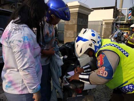 Konvoi dan Corat-Coret Baju Masih Warnai Pengumuman Lulus SMA-SMK