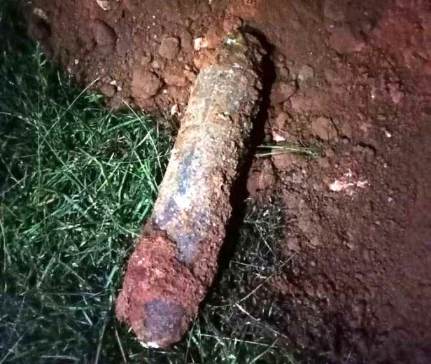 Gali Tanah Perbaikan Landasan, Pekerja Temukan Mortir di Bandara Raden Inten II