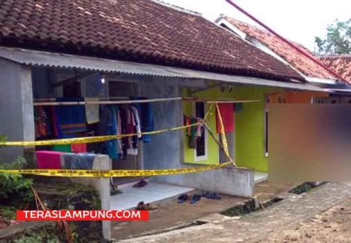 Puluhan Polisi Bersenjata Lengkap Bawa Satu Keluarga di Pesawaran